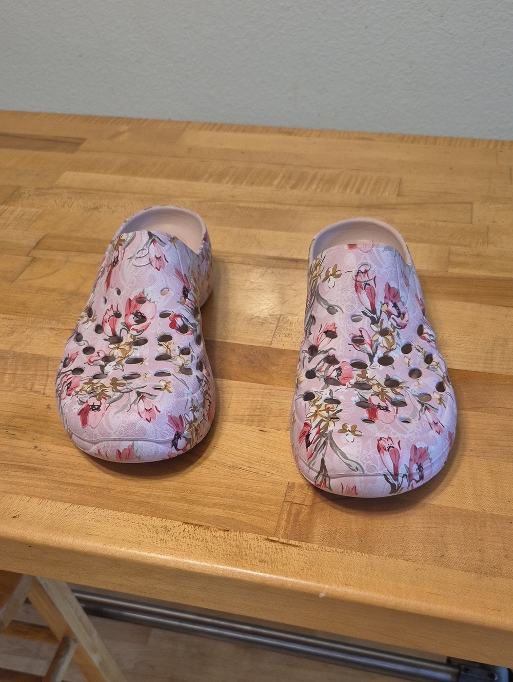 Easy Spirit Pink Floral Plastic Clog Slippers